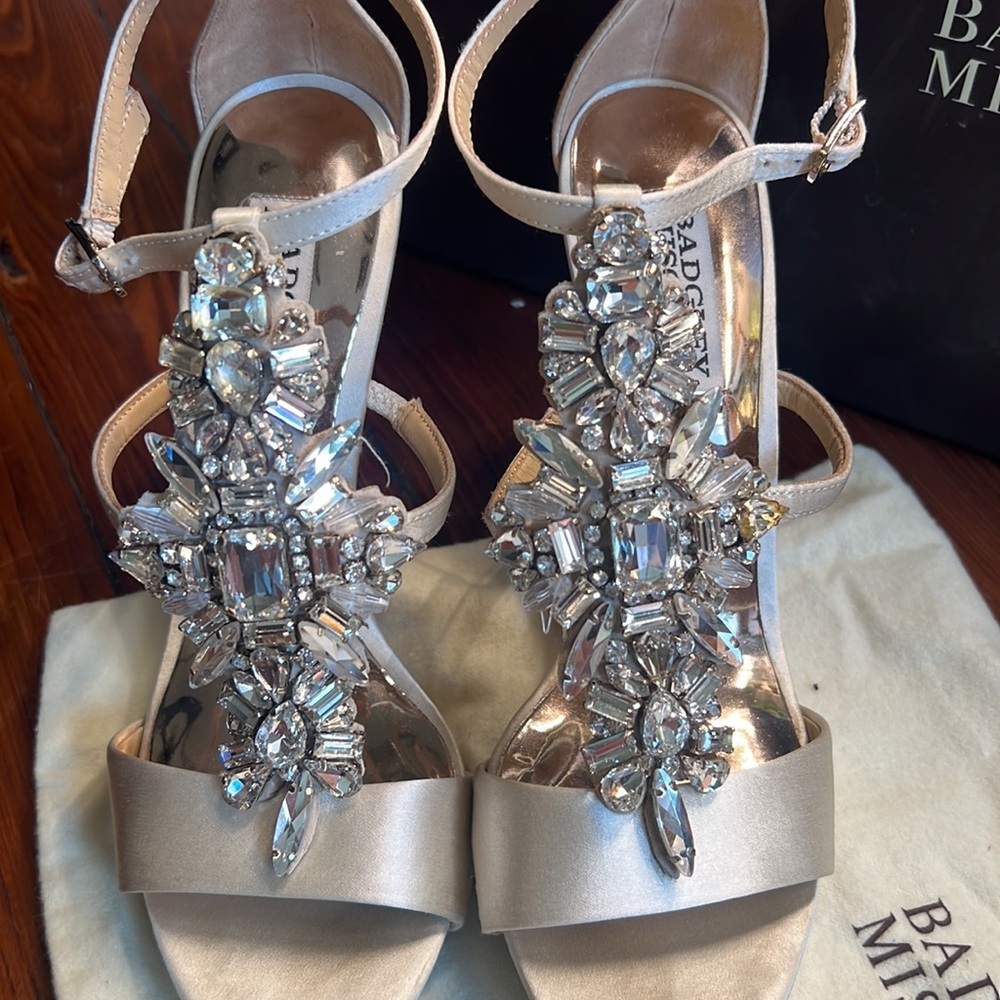 Badgley Mischka Basile heels - bridal, champagne color Sz 6 1/2 - Picture 2 of 8